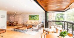 Apartamento de 212 m² na quadra da Praia do Leblon – Reformado e pronto para morar