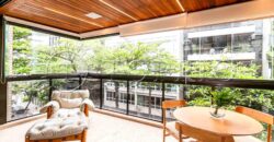 Apartamento de 212 m² na quadra da Praia do Leblon – Reformado e pronto para morar