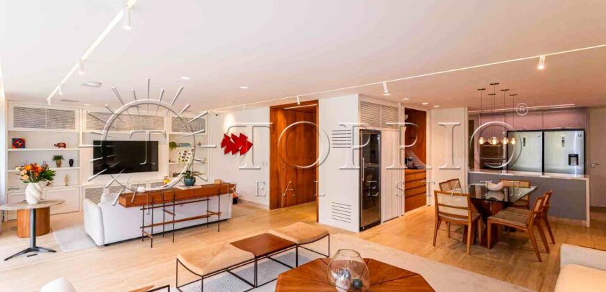 Apartamento de 212 m² na quadra da Praia do Leblon – Reformado e pronto para morar