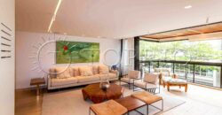 Apartamento de 212 m² na quadra da Praia do Leblon – Reformado e pronto para morar