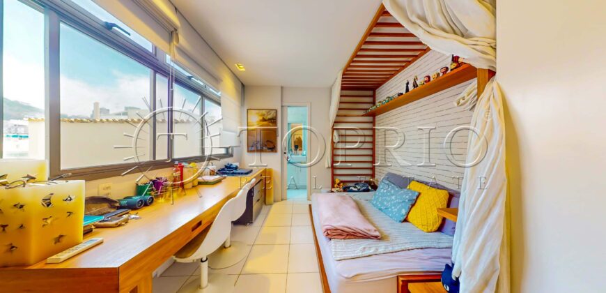 Cobertura Duplex de 376 m² com Vista Frontal para o Mar no Leblon