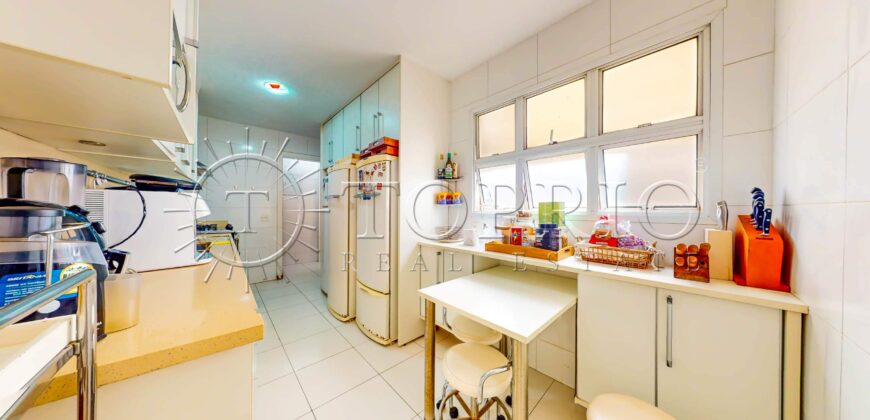 Cobertura Duplex de 376 m² com Vista Frontal para o Mar no Leblon