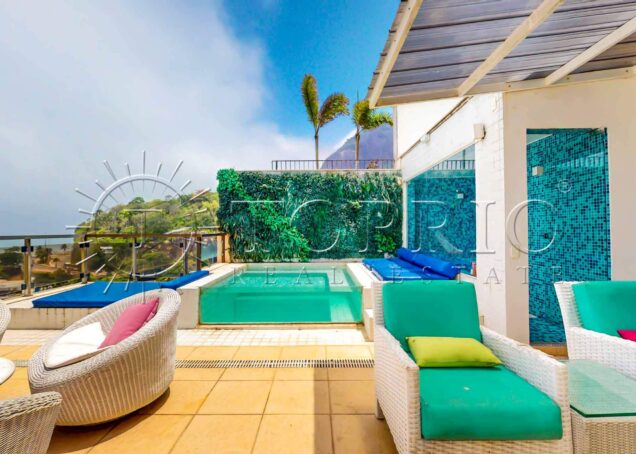 Cobertura Duplex de 376 m² com Vista Frontal para o Mar no Leblon