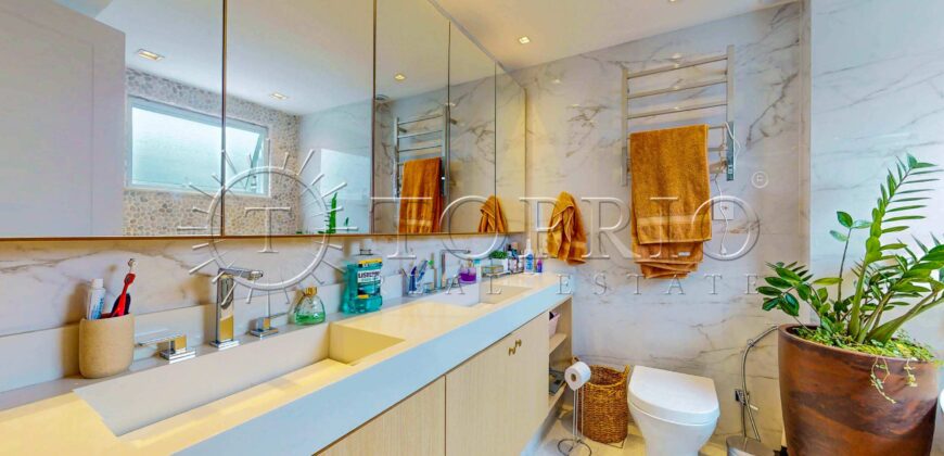 Cobertura Triplex de 430 m² Super Reformada no Leblon