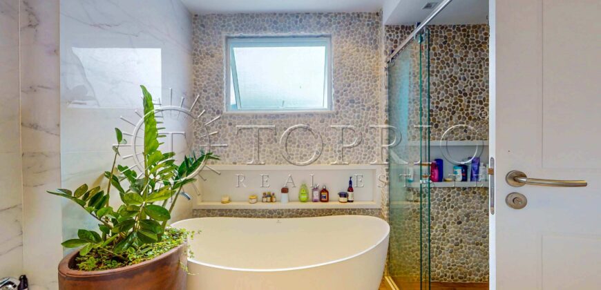 Cobertura Triplex de 430 m² Super Reformada no Leblon