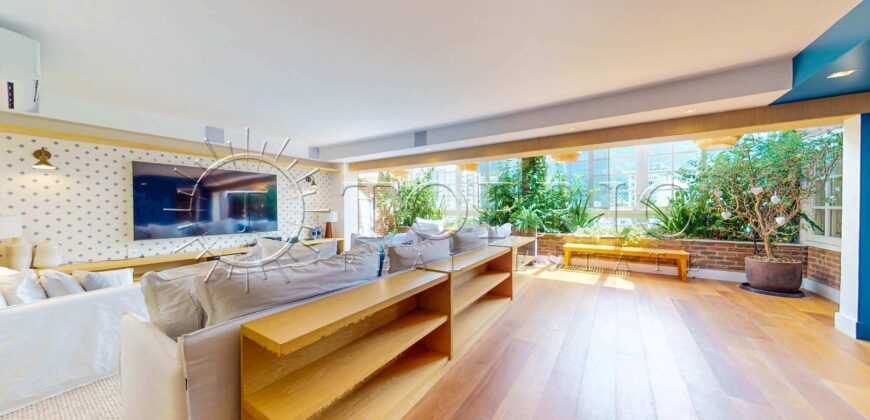 Cobertura Triplex de 430 m² Super Reformada no Leblon