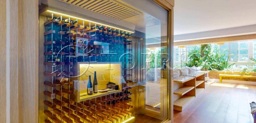 Cobertura Triplex de 430 m² Super Reformada no Leblon