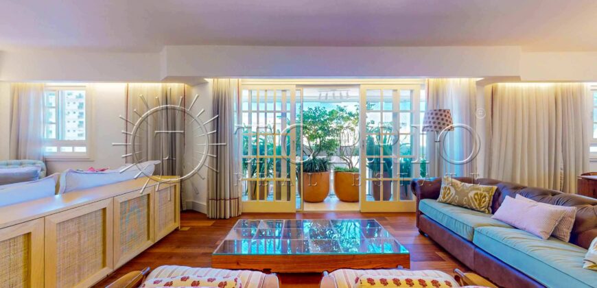 Cobertura Triplex de 430 m² Super Reformada no Leblon