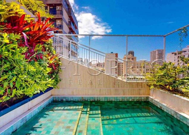 Cobertura Triplex de 430 m² Super Reformada no Leblon