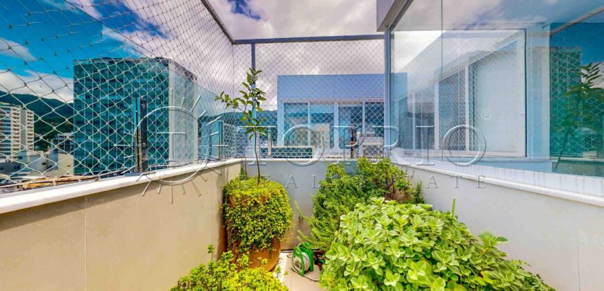 Cobertura Triplex de 430 m² Super Reformada no Leblon