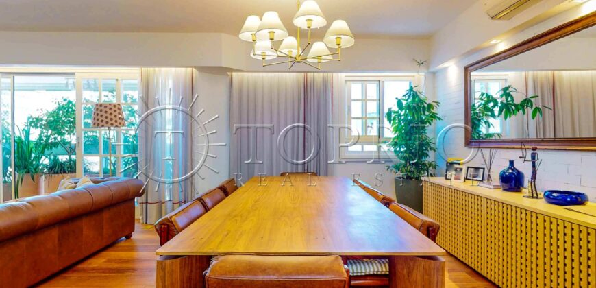 Cobertura Triplex de 430 m² Super Reformada no Leblon