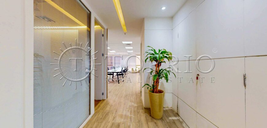 Sala comercial reformada, com 139 m², localizada no melhor Centro Empresarial de Botafogo.