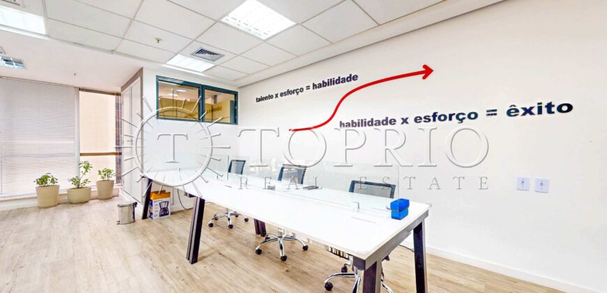 Sala comercial reformada, com 139 m², localizada no melhor Centro Empresarial de Botafogo.