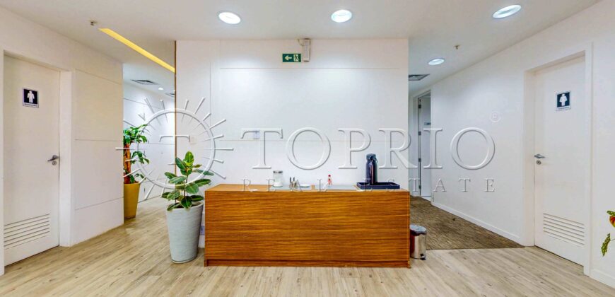 Sala comercial reformada, com 139 m², localizada no melhor Centro Empresarial de Botafogo.