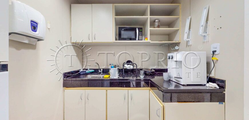Sala comercial reformada, com 139 m², localizada no melhor Centro Empresarial de Botafogo.