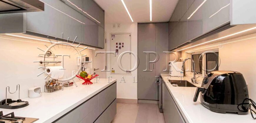 Apartamento de 212 m² na quadra da Praia do Leblon – Reformado e pronto para morar