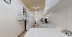 Apartamento mobiliado de 117 m² para locação em Ipanema a poucos passos da praia