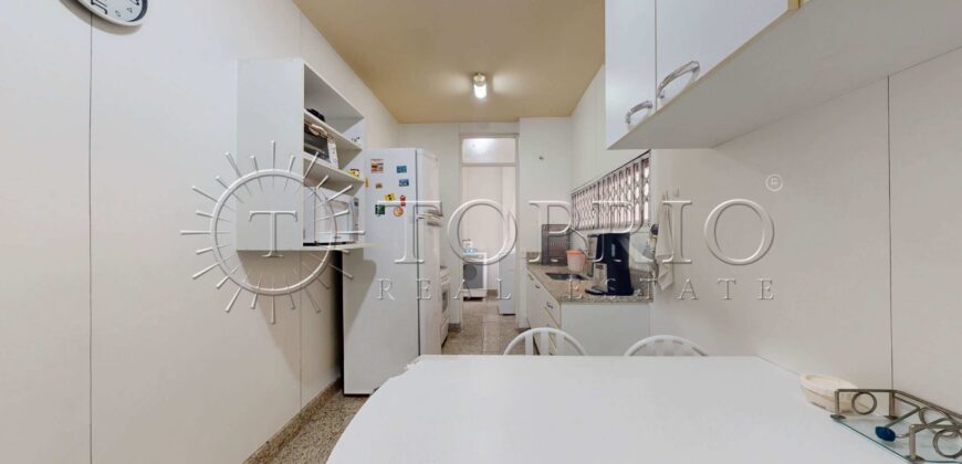 Apartamento mobiliado de 117 m² para locação em Ipanema a poucos passos da praia