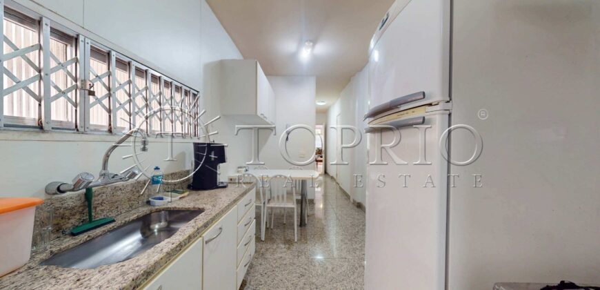 Apartamento mobiliado de 117 m² para locação em Ipanema a poucos passos da praia