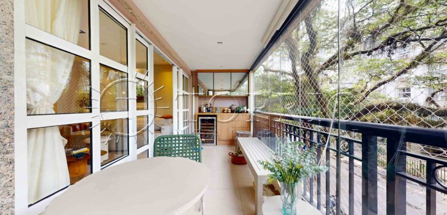 Apartamento reformado de 123 m² à venda próximo à Lagoa Rodrigo de Freitas