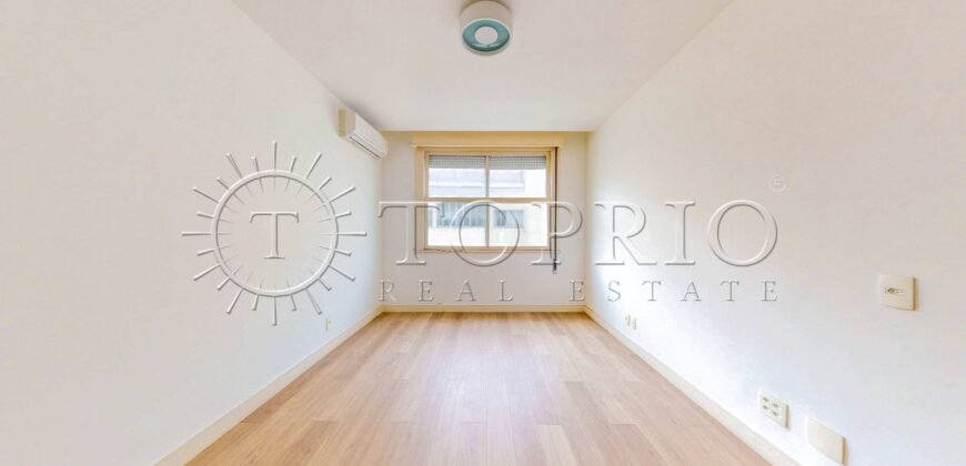 Apartamento de 370 m² reformado à venda na Avenida Atlântica, Copacabana, com vista para o mar e 2 vagas