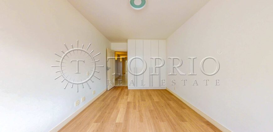 Apartamento de 370 m² reformado à venda na Avenida Atlântica, Copacabana, com vista para o mar e 2 vagas