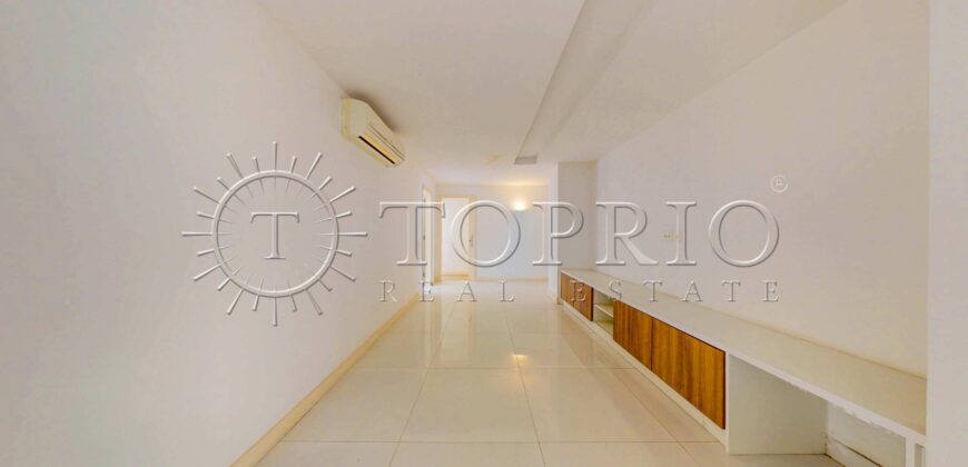 Apartamento de 370 m² reformado à venda na Avenida Atlântica, Copacabana, com vista para o mar e 2 vagas