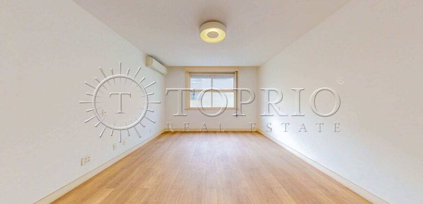 Apartamento de 370 m² reformado à venda na Avenida Atlântica, Copacabana, com vista para o mar e 2 vagas