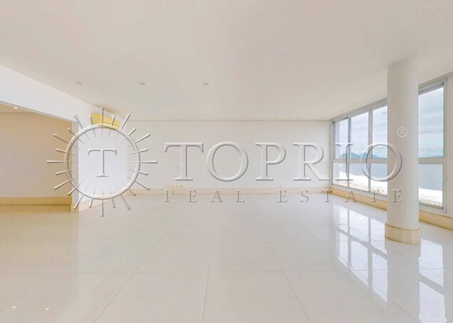 Apartamento de 370 m² reformado à venda na Avenida Atlântica, Copacabana, com vista para o mar e 2 vagas