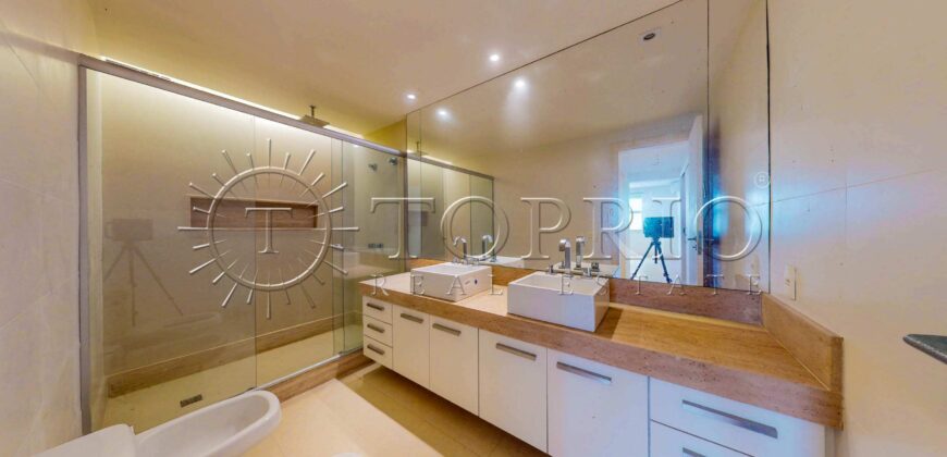 Apartamento de 370 m² reformado à venda na Avenida Atlântica, Copacabana, com vista para o mar e 2 vagas