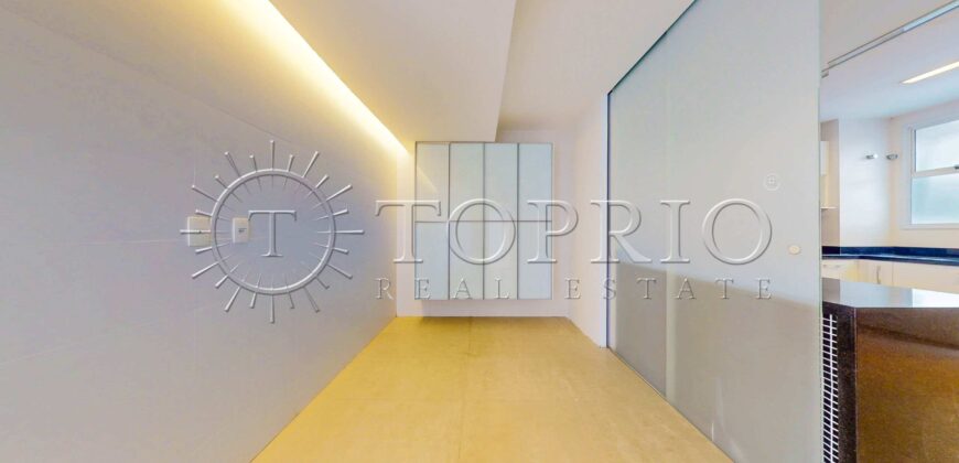 Apartamento de 370 m² reformado à venda na Avenida Atlântica, Copacabana, com vista para o mar e 2 vagas