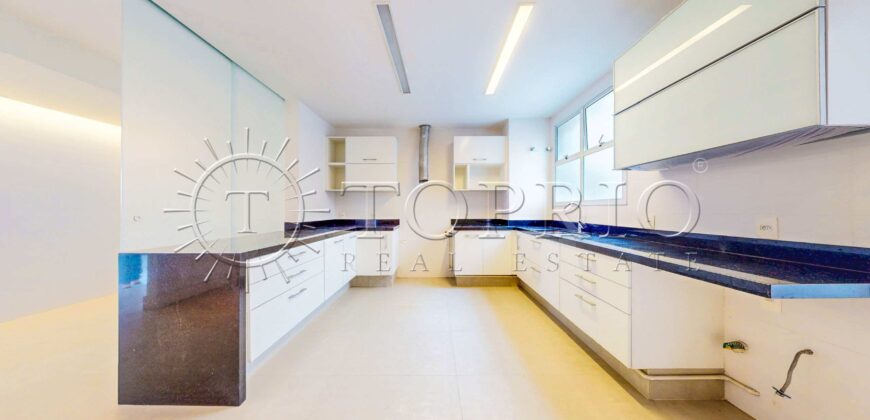 Apartamento de 370 m² reformado à venda na Avenida Atlântica, Copacabana, com vista para o mar e 2 vagas