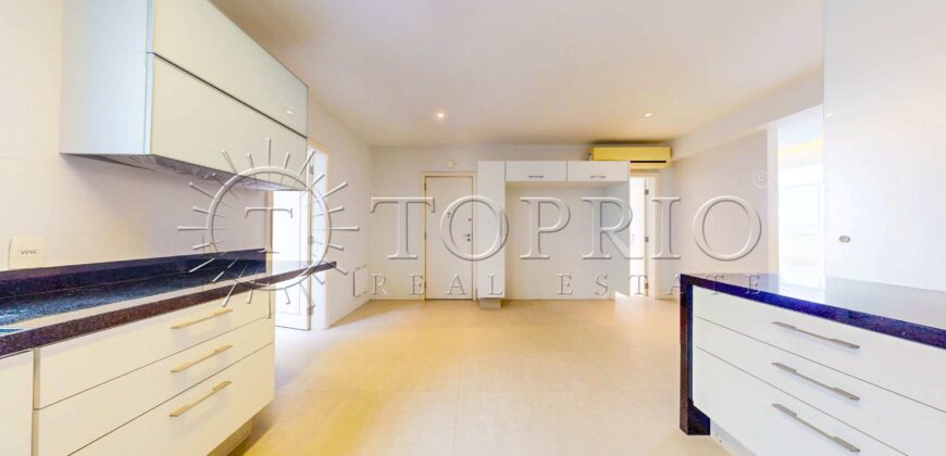 Apartamento de 370 m² reformado à venda na Avenida Atlântica, Copacabana, com vista para o mar e 2 vagas