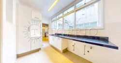 Apartamento de 370 m² reformado à venda na Avenida Atlântica, Copacabana, com vista para o mar e 2 vagas