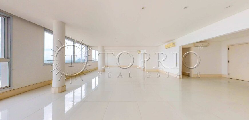 Apartamento de 370 m² reformado à venda na Avenida Atlântica, Copacabana, com vista para o mar e 2 vagas