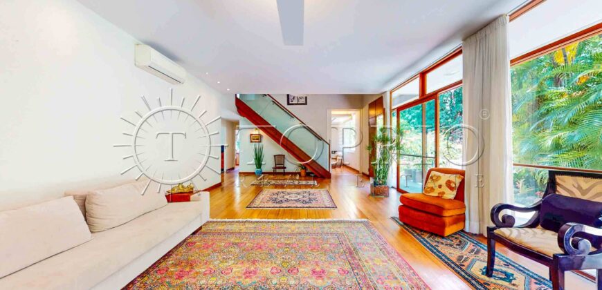 Casa triplex de 691 m² em condomínio fechado no Jardim Pernambuco