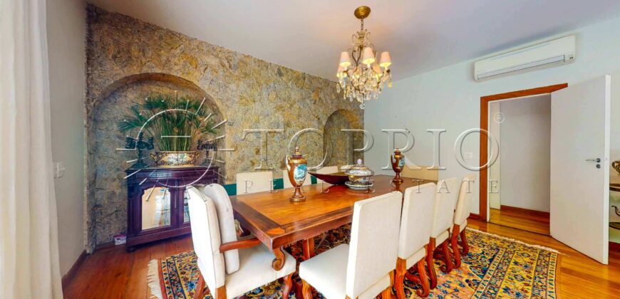 Casa triplex de 691 m² em condomínio fechado no Jardim Pernambuco