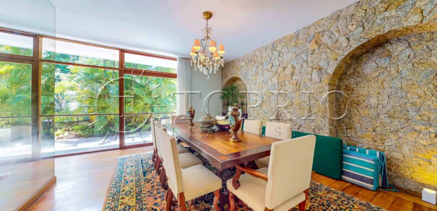 Casa triplex de 691 m² em condomínio fechado no Jardim Pernambuco