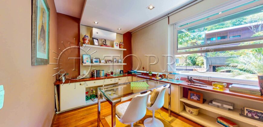 Casa triplex de 691 m² em condomínio fechado no Jardim Pernambuco