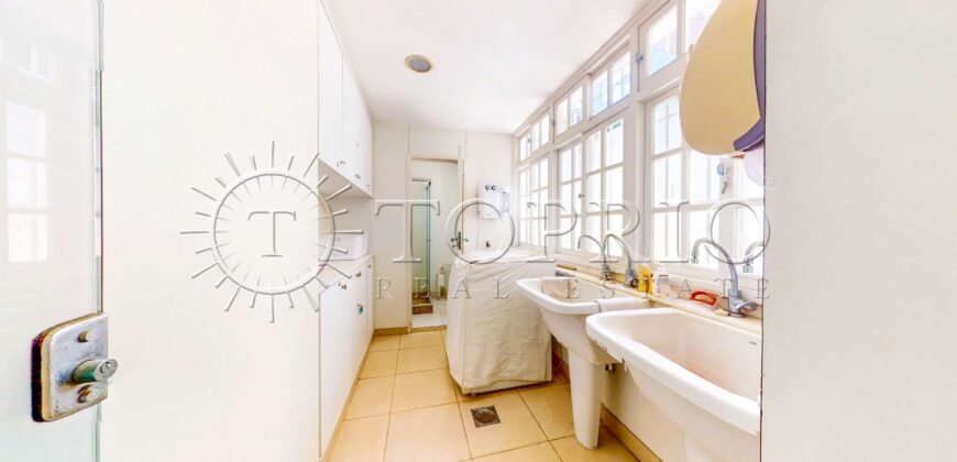 Casa triplex de 691 m² em condomínio fechado no Jardim Pernambuco