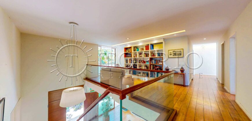 Casa triplex de 691 m² em condomínio fechado no Jardim Pernambuco