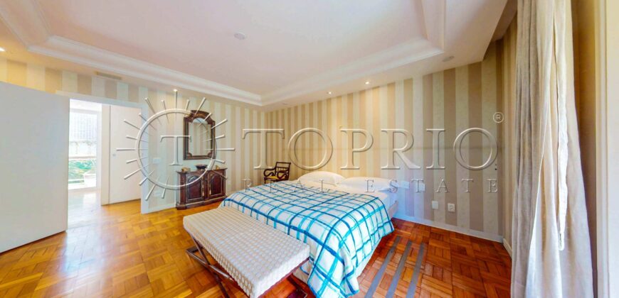 Casa triplex de 691 m² em condomínio fechado no Jardim Pernambuco