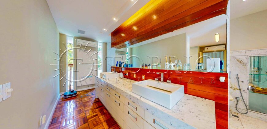 Casa triplex de 691 m² em condomínio fechado no Jardim Pernambuco