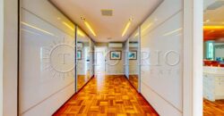 Casa triplex de 691 m² em condomínio fechado no Jardim Pernambuco