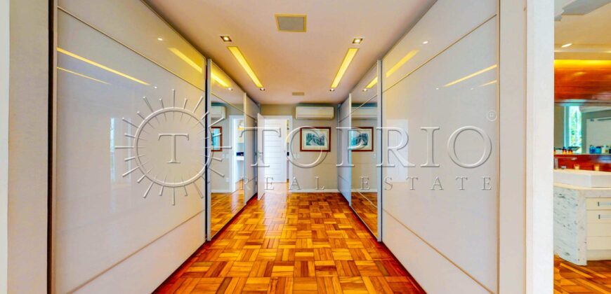 Casa triplex de 691 m² em condomínio fechado no Jardim Pernambuco