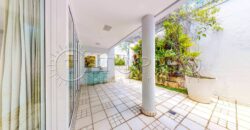 Casa triplex de 691 m² em condomínio fechado no Jardim Pernambuco