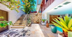 Casa triplex de 691 m² em condomínio fechado no Jardim Pernambuco