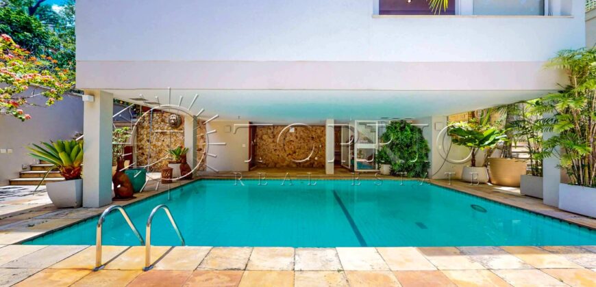 Casa triplex de 691 m² em condomínio fechado no Jardim Pernambuco