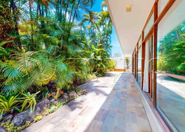 Casa triplex de 691 m² em condomínio fechado no Jardim Pernambuco