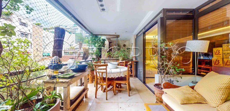 Apartamento de alto padrão de 240 m² no Leblon com 4 quartos e varanda